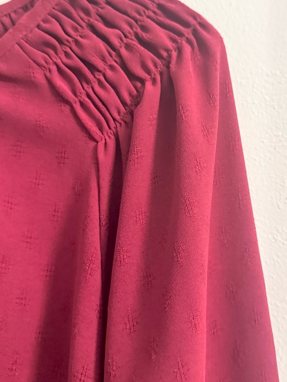 Jessica Simpson Women's Burgundy Long Sleeve Smocked Shoulder Blouse Size L Boho - Picture 4 of 8